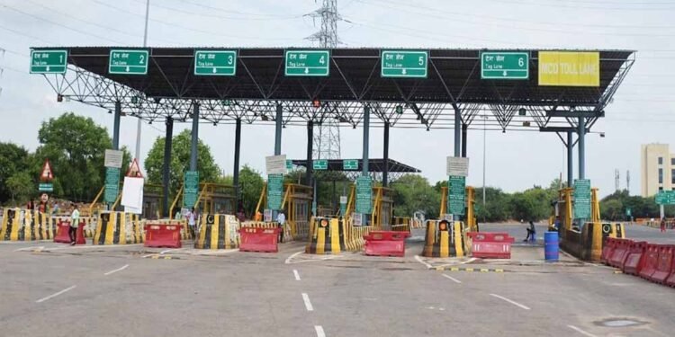 Fastag में बड़ा बदलाव: 1 अप्रैल से ऑटोमैटिक कटेगा टोल टैक्स
