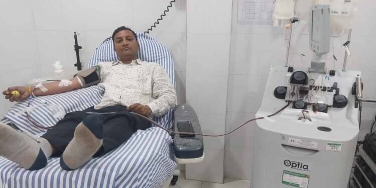 अजय बरलोटा ने सौ बार रक्तदान एवं प्लाज़्मा डोनेशन कर रचा सेवा का कीर्तिमान