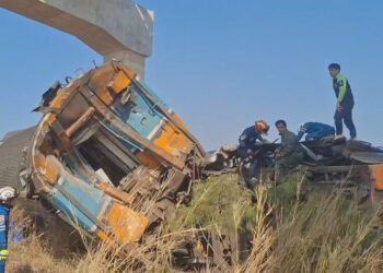 थाईलैंड में भयानक रेल हादसा: चलती ट्रेन पर गिरा क्रेन, 22 यात्रियों की मौत