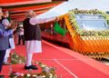 PM मोदी ने वंदे भारत स्लीपर ट्रेन को दिखाई हरी झंडी, राजधानी से भी सुपर फास्ट होगी यात्रा