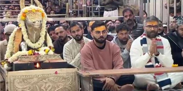 वनडे से पहले कोहली और कुलदीप ने महाकाल दरबार में लगाई हाजिरी, भस्म आरती में लिया हिस्सा