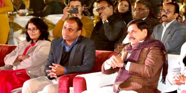 मुख्यमंत्री डॉ. यादव हैप्पी पोंगल उत्सव में हुए शामिल, सांस्कृतिक कार्यक्रमों का आनंद लिया