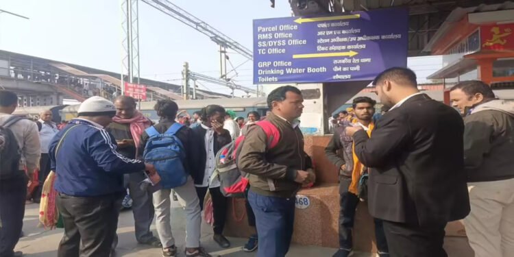 भोपाल रेल मंडल का खजाना: बेटिकट यात्रियों से 9 महीनों में 30 करोड़ रुपए वसूले