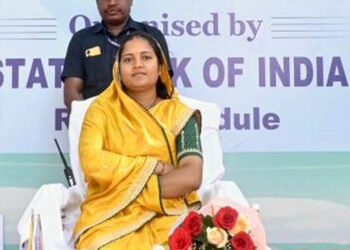 रायपुर : मंत्री लक्ष्मी राजवाड़े ने बालिकाओं को साइकिल वितरण कर बढ़ाया उत्साह