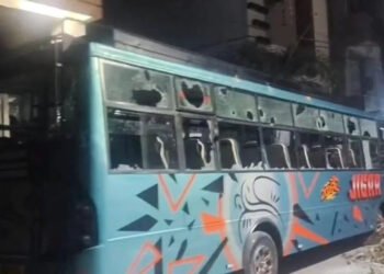 तराना में बजरंग दल कार्यकर्ता की पिटाई से तनाव, पथराव और तोड़फोड़ से इलाके में हंगामा