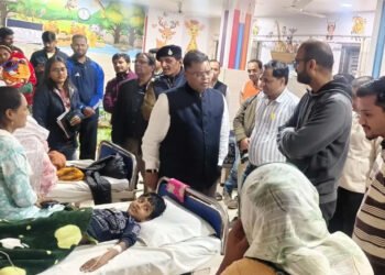 इंदौर के महू में ‘जहरीला पानी’, 25 लोग बीमार, रात में दौड़ते हुए पहुंचे क्लेक्टर, अलर्ट जारी