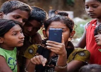 बच्चों की डिजिटल लत बढ़ती चिंता, सोशल मीडिया पर एज लिमिट लागू करने की तैयारी