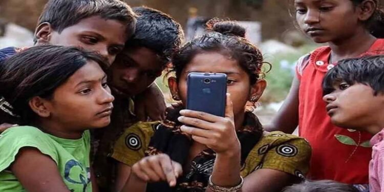 बच्चों की डिजिटल लत बढ़ती चिंता, सोशल मीडिया पर एज लिमिट लागू करने की तैयारी
