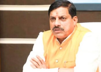 CM मोहन यादव का बड़ा एक्शन: इंदौर निगम कमिश्नर को नोटिस, लापरवाह इंजीनियर बर्खास्त