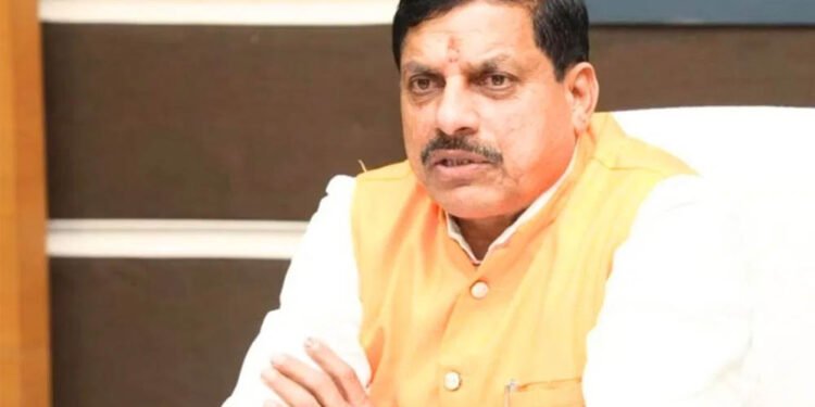 CM मोहन यादव का बड़ा एक्शन: इंदौर निगम कमिश्नर को नोटिस, लापरवाह इंजीनियर बर्खास्त