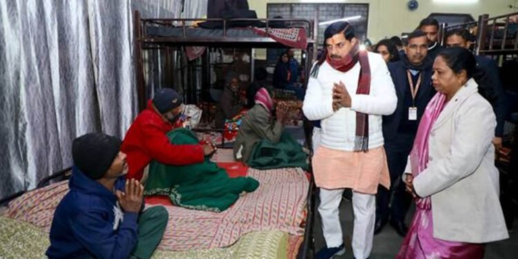 सीएम डॉ. यादव का मानवीय चेहरा: रैन बसेरे का निरीक्षण, जरूरतमंदों को चाय और कंबल वितरण