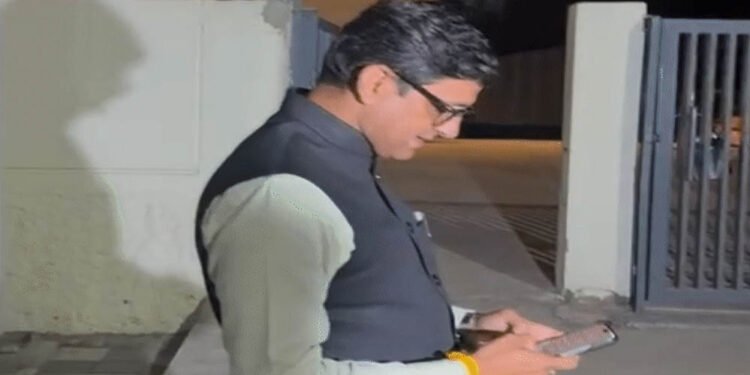 इंदौर महापौर की मुश्किलें बढ़ीं, संघ ने कलेक्टर और महापौर को तलब किया, दूषित पानी को लेकर हुई चर्चा