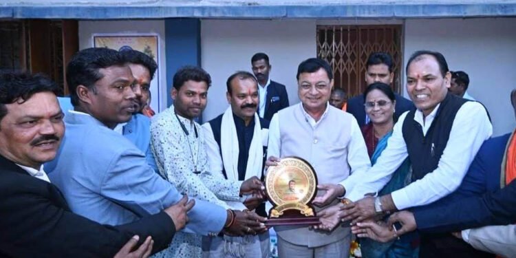 रायपुर : कैबिनेट मंत्री देवांगन धीवर समाज के नववर्ष एवं पारिवारिक मिलन समारोह में हुए शामिल