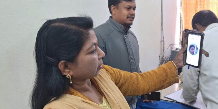 कोरबा :ऑनलाइन अटेंडेंस व्यवस्था से बढ़ी कार्यालयीय अनुशासन और पारदर्शिता, सभी विभागों में समयपालन का दिख रहा असर