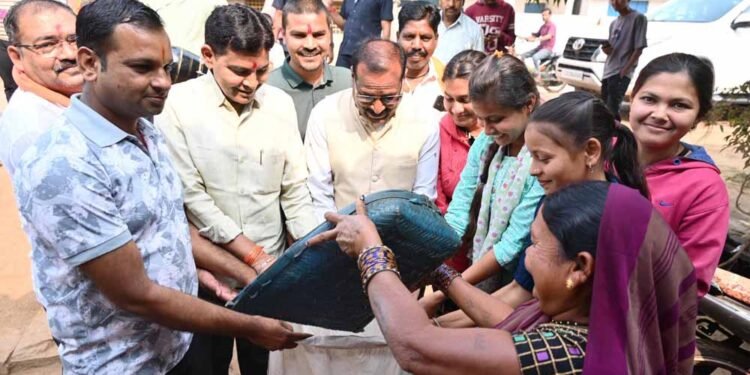 छत्तीसगढ़ में मनाया जा रहा छेरछेरा तिहार पर्व, सामाजिक समरसता और लोक संस्कृति का है उत्सव