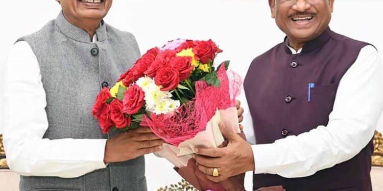 मुख्यमंत्री श्री विष्णुदेव साय से केंद्रीय कृषि मंत्री श्री शिवराज सिंह चौहान ने की सौजन्य मुलाकात