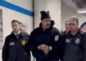 मादुरो के हाथों में हथकड़ी और डिटेंशन सेंटर नया ठिकाना, वेनेजुएला के राष्ट्रपति की आई पहली तस्वीर