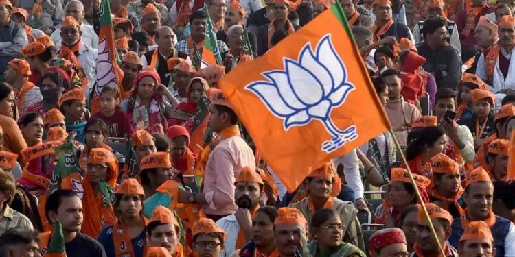 चुनाव आयोग में रिपोर्ट: भाजपा को चंदे के रूप में मिले 6,125 करोड़ रुपये