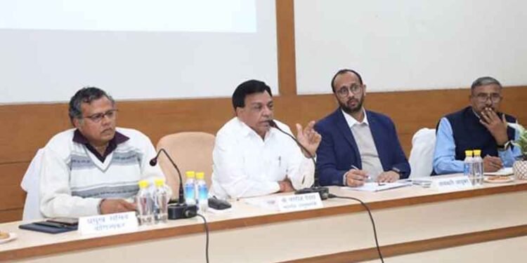 आबकारी नीति 2026-27 पर मंथन: अवैध शराब पर सख्ती, 18 हजार करोड़ राजस्व लक्ष्य प्राप्ति के निर्देश