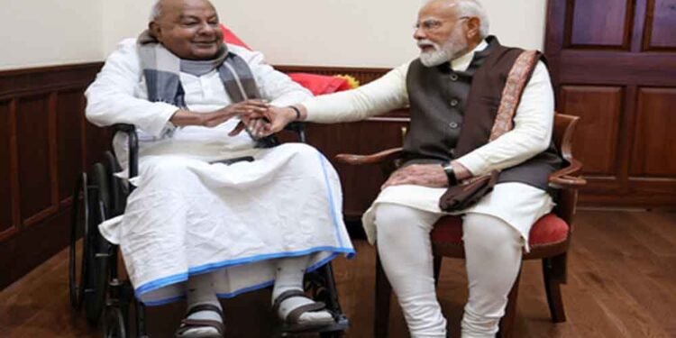 प्रधानमंत्री मोदी ने HD देवगौड़ा से की सौजन्य मुलाकात, विकास में योगदान की सराहना