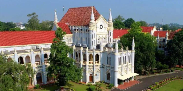 लोकायुक्त कार्यालय से गायब हुई रिश्वत मामले की फाइलें, हाईकोर्ट ने लिया संज्ञान, विवेचना अधिकारी पर हो FIR