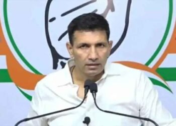 RSS कार्यालय पहुंचे इंदौर कलेक्टर, जीतू पटवारी ने शिवम वर्मा पर उठाए सवाल – ‘अधिकारी नहीं, BJP कार्यकर्ता की तरह काम कर रहे’