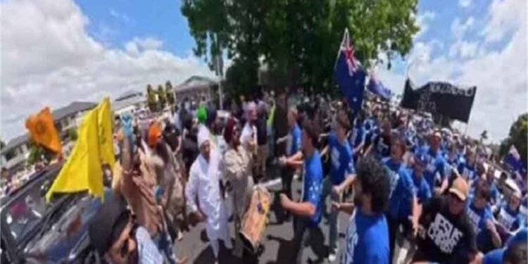 न्यूज़ीलैंड में नगर कीर्तन का विरोध तेज: हाका डांस कर रोका, भड़काऊ नारों से मचा बवाल