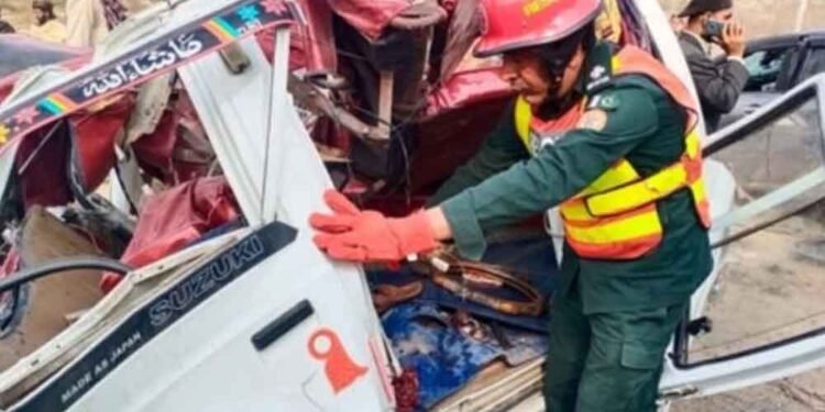 पाकिस्तान के पंजाब में भीषण सड़क हादसा, तीन लोगों की दर्दनाक मौत