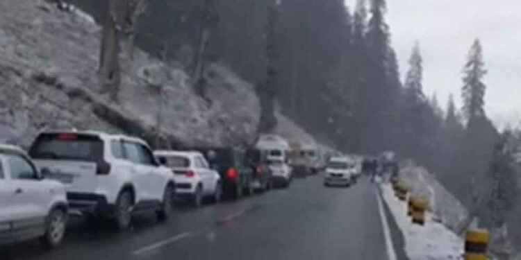 हिमाचल को सूखे से राहत की उम्मीद: आज रात से सक्रिय होगा पश्चिमी विक्षोभ, पहाड़ों पर बर्फबारी अलर्ट