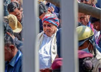 कर्नाटक में सियासी तूफान: CM सिद्धारमैया ने मुद्दा लेकर राज्यपाल के पास की सुलह की पेशकश