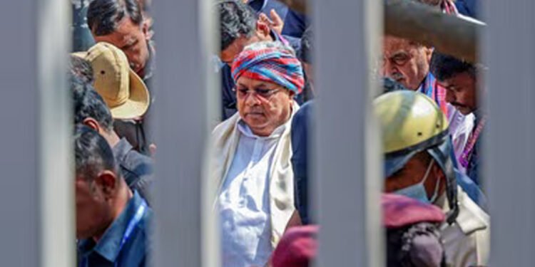 कर्नाटक में सियासी तूफान: CM सिद्धारमैया ने मुद्दा लेकर राज्यपाल के पास की सुलह की पेशकश