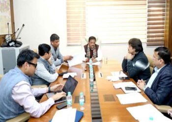 स्वास्थ्य उपकरणों की उपलब्धता के साथ उपयोग की सतत मॉनिटरिंग करें : उप मुख्यमंत्री शुक्ल