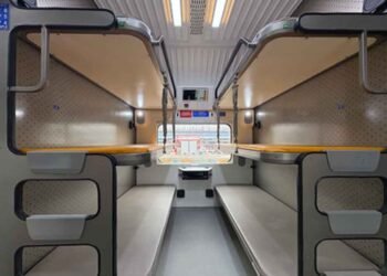 वंदे भारत स्लीपर ट्रेन: सफर में मिलेगा लग्ज़री का अनुभव, वर्ल्ड क्लास तकनीक से बदलेगी रात की यात्रा