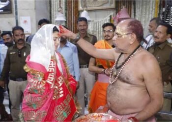 महाकाल की भक्ति में लीन जैकलिन फर्नांडीस, नंदी हॉल में बैठकर किए विशेष दर्शन