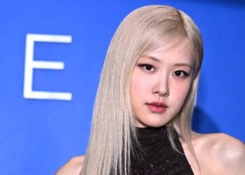 एक्स बॉयफ्रेंड से मिलने के लिए बूढ़ी दादी का भेष! BLACKPINK की Rosé का चौंकाने वाला राज