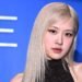 एक्स बॉयफ्रेंड से मिलने के लिए बूढ़ी दादी का भेष! BLACKPINK की Rosé का चौंकाने वाला राज