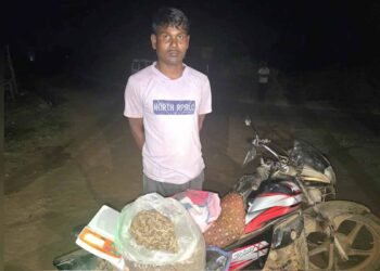 महाराष्ट्र से मोटरसाइकिल पर गांजा ला रहा तस्कर गिरफ्तार, गांव ले जाते समय पुलिस ने दबोचा