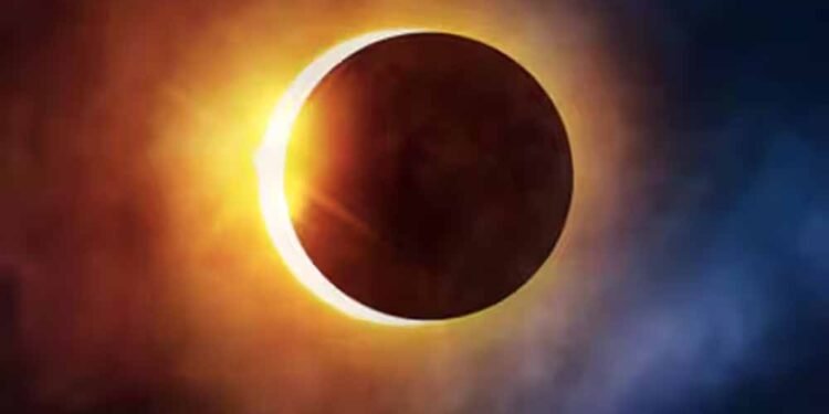 सूर्य ग्रहण में सूर्य देव को अर्घ्य देना शुभ या अशुभ? शास्त्रों में क्या है विधान