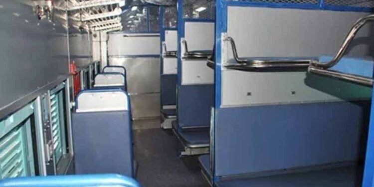 अब जनरल कोच भी चमकेंगे: AC कोच की तरह हर घंटे सफाई, AI करेगा निगरानी