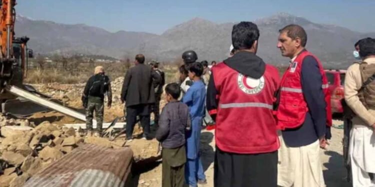 खैबर पख्तूनख्वा में आतंकी हमला: पुलिस स्टेशन और कस्टम ऑफिस निशाने पर, दो अधिकारियों की मौत