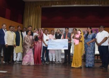 श्रम विभाग की कल्याणकारी योजनाओं का अधिक से अधिक लाभ लेने श्रमिक भाई -बहन बनें जागरू : राजस्व मंत्री वर्मा