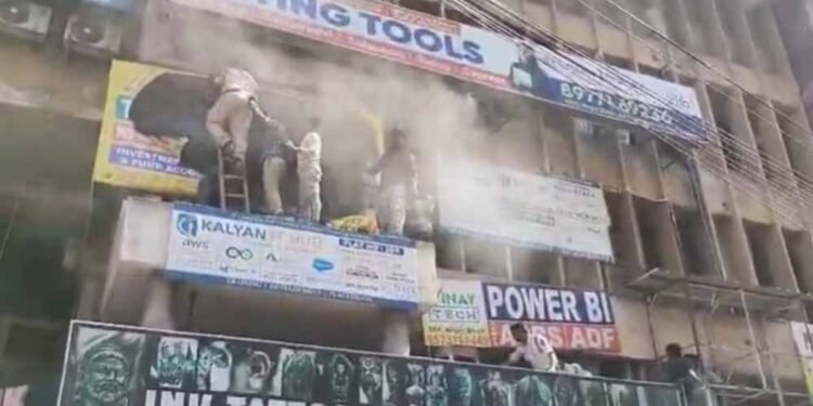 हैदराबाद कोचिंग सेंटर में भीषण आग, 90 छात्र बाल-बाल बचे; वायरल हुआ डरावना वीडियो