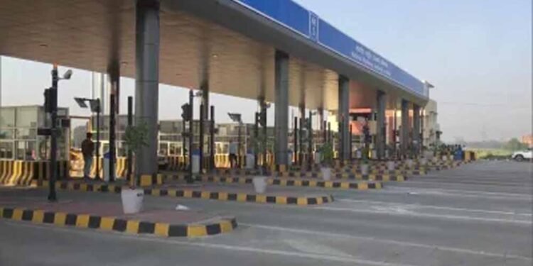 अब Toll Plaza पर नहीं रुकेगी गाड़ी! देश का पहला बैरियर-फ्री टोल सिस्टम इस राज्य में शुरू