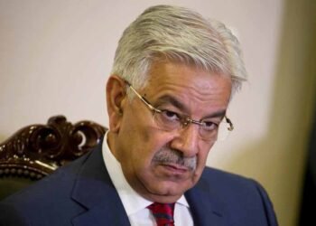 पाक रक्षा मंत्री का बड़ा बयान: ‘अमेरिका ने हमें इस्तेमाल किया’ — संसद में मचा सियासी हंगामा