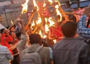 लेबर लॉ के खिलाफ हड़ताल का असर मिला-जुला, जबलपुर-इटारसी में बाजार और स्कूल खुले; सरकारी कर्मचारी सांकेतिक प्रदर्शन