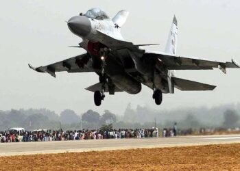 डिब्रूगढ़ में प्रधानमंत्री मोदी का ऐतिहासिक आगमन: नेशनल हाईवे पर पहली बार PM विमान की लैंडिंग