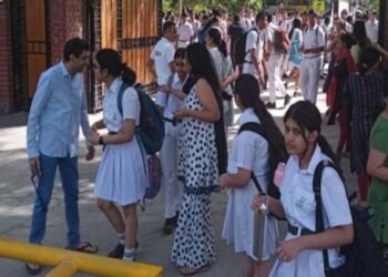 Ahmedabad के स्कूलों को बम से उड़ाने की धमकी, पुलिस अलर्ट पर, शहर में दहशत