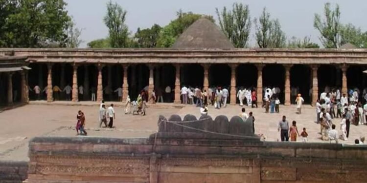 भोजशाला में मिले मंदिर के प्रमाण, कमाल मौला मस्जिद पर ASI की रिपोर्ट में बड़ा खुलासा