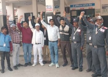 भोपाल में 30 हजार आउटसोर्स स्वास्थ्य कर्मियों का प्रदर्शन, जेपी परिसर में जुटे कर्मचारी, हड़ताल से स्वास्थ्य सेवाएं प्रभावित
