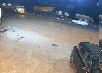 बिलासपुर में ट्रेलर ने स्कॉर्पियो को मारी रॉन्ग साइड टक्कर, 4 की मौत, गैस कटर से गाड़ी काटकर निकाले शव